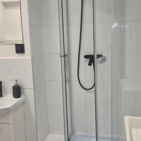 100 Metrow Od Piotrkowskiej I 500 Od Manufaktury * Лодзь