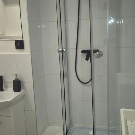 100 Metrow Od Piotrkowskiej I 500 Od Manufaktury *